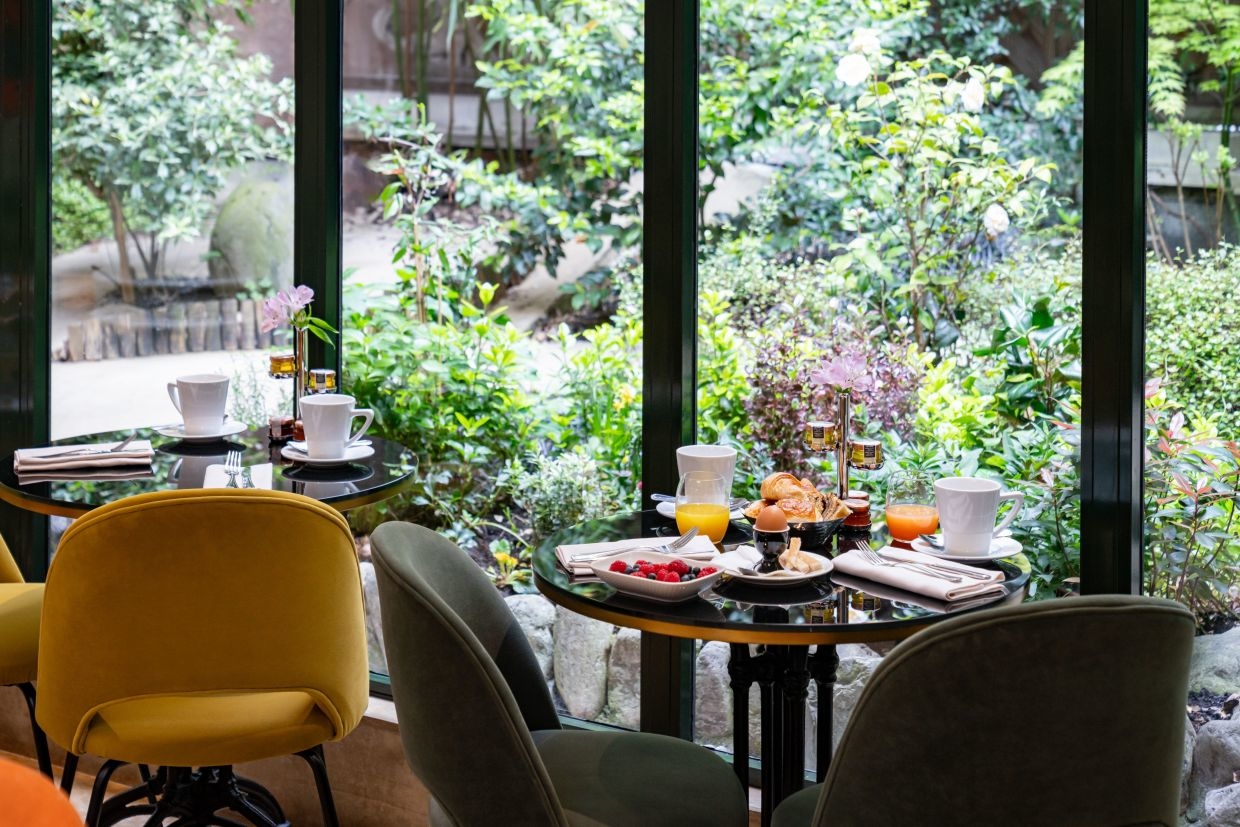Breakfast overlooking the Japanese garden &mdash; H&ocirc;tel Pont Royal Saint-Germain