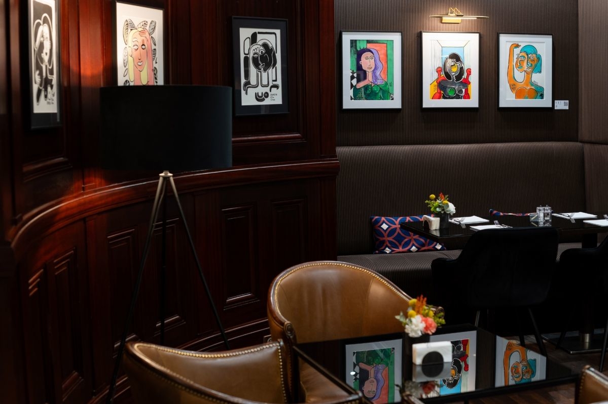 Salon Bar